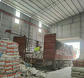 装饰材料装车中